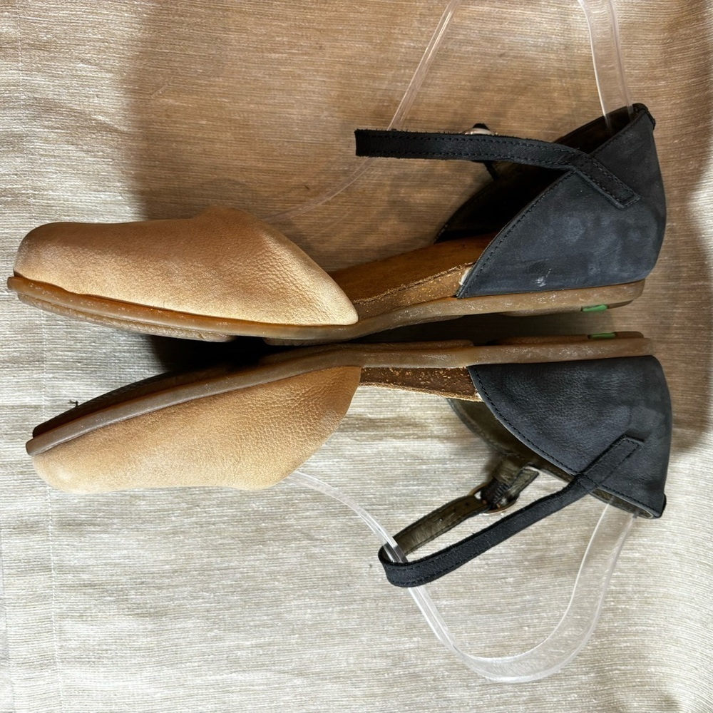EL NATURALISTA Sz 41 Tan Black Pointy  Ankle Strap Leather Sandals Comfort Shoes - Picture 4 of 12